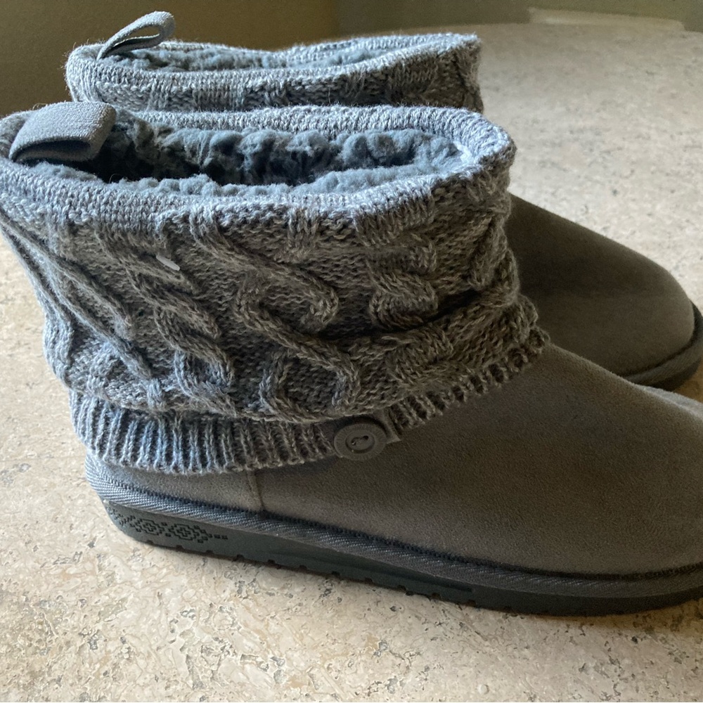 Cozy Gray Knit Cuff Women's Boot - Picture 2 of 4
